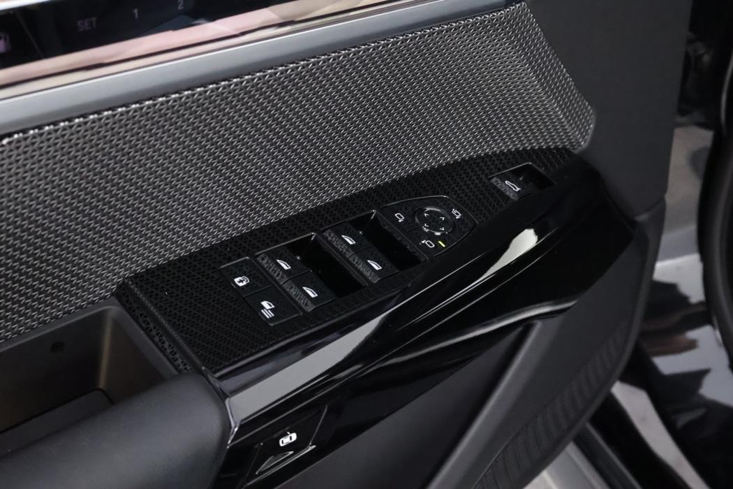 BMW 750 2023