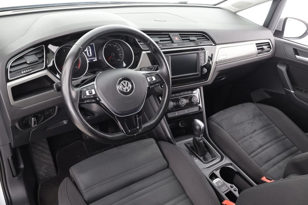 VOLKSWAGEN Touran 2017