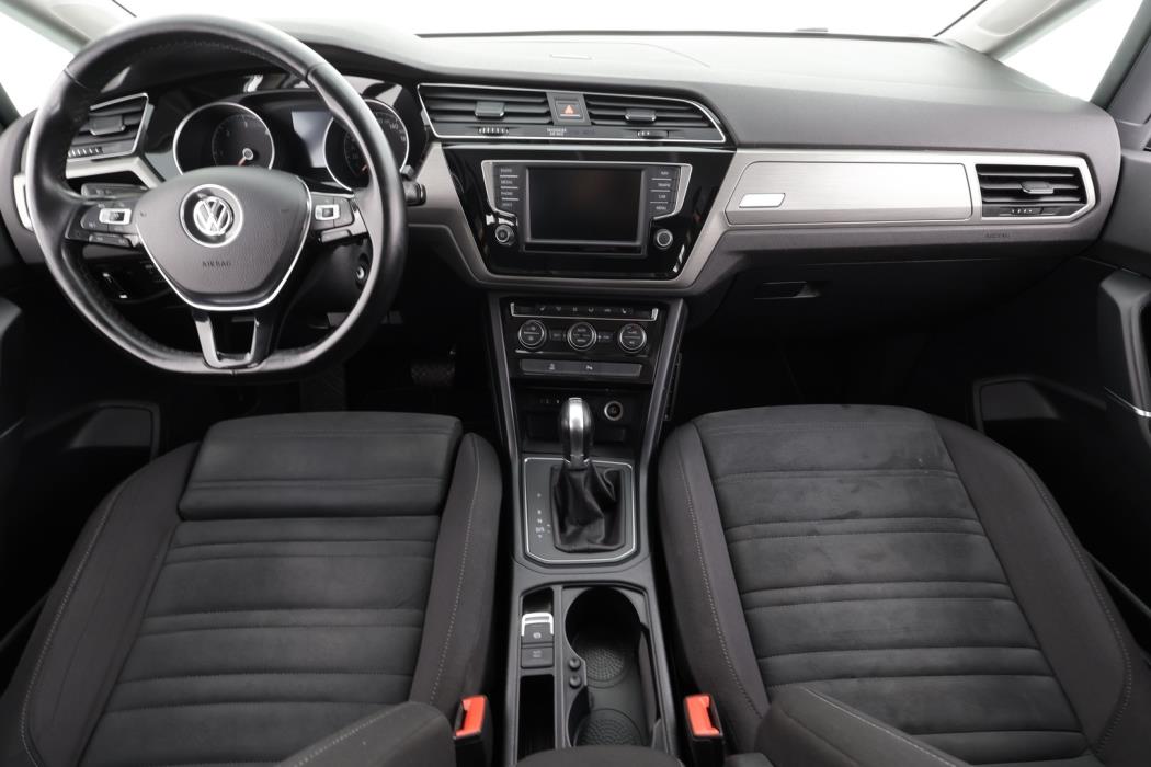 VOLKSWAGEN Touran 2017