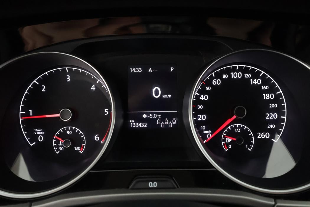 VOLKSWAGEN Touran 2017