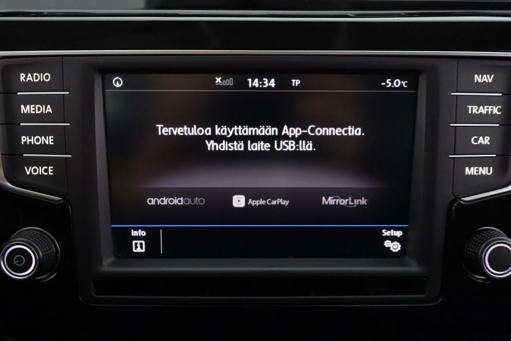 VOLKSWAGEN Touran 2017