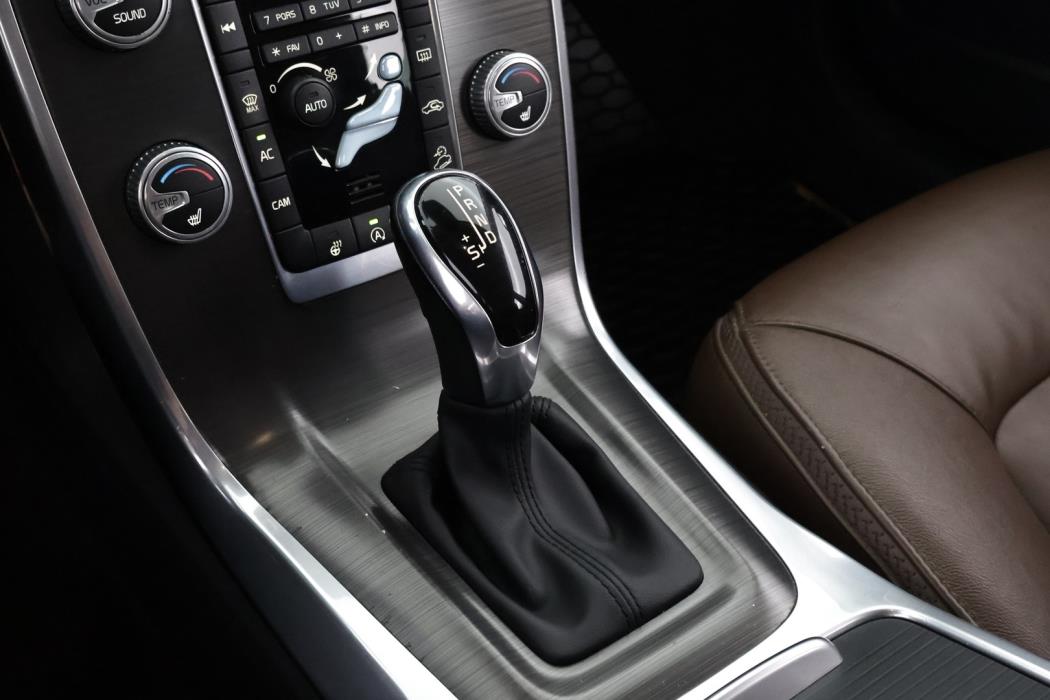 VOLVO XC70 2016
