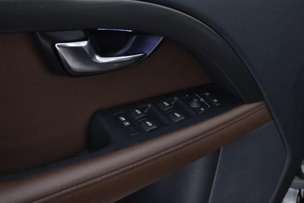 VOLVO XC70 2016