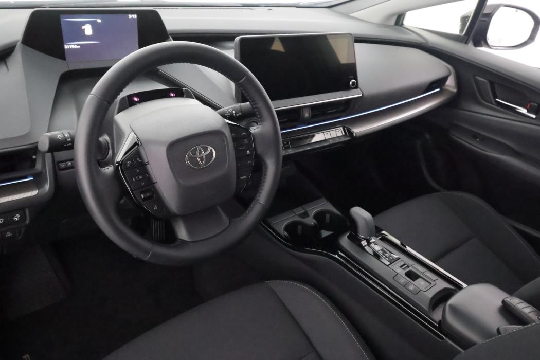 TOYOTA Prius Plug-in 2024