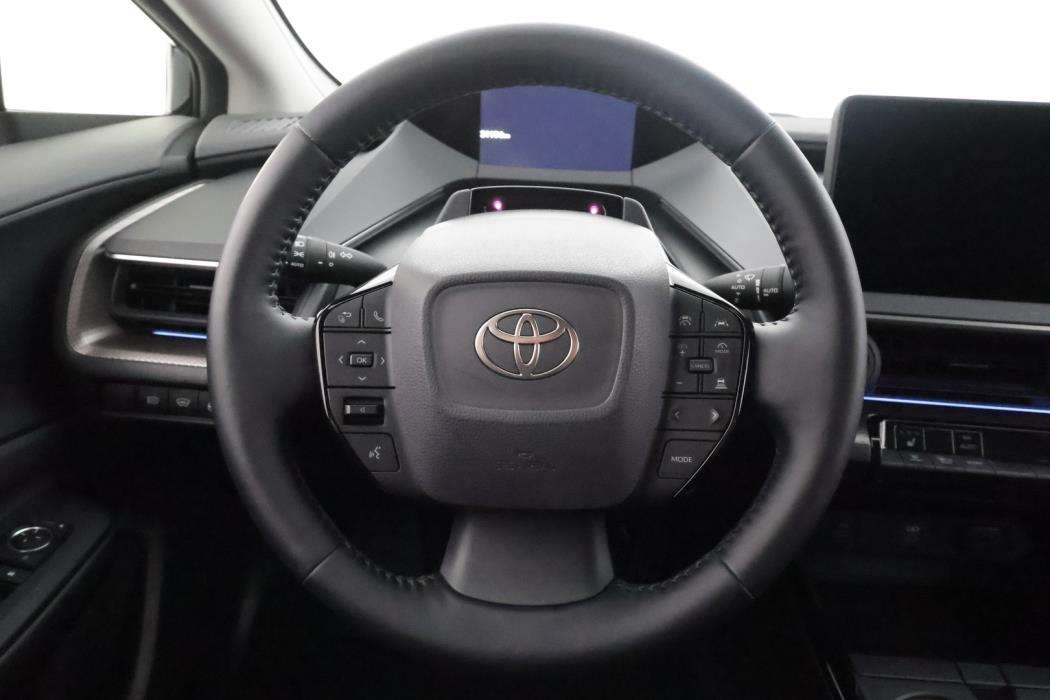 TOYOTA Prius Plug-in 2024