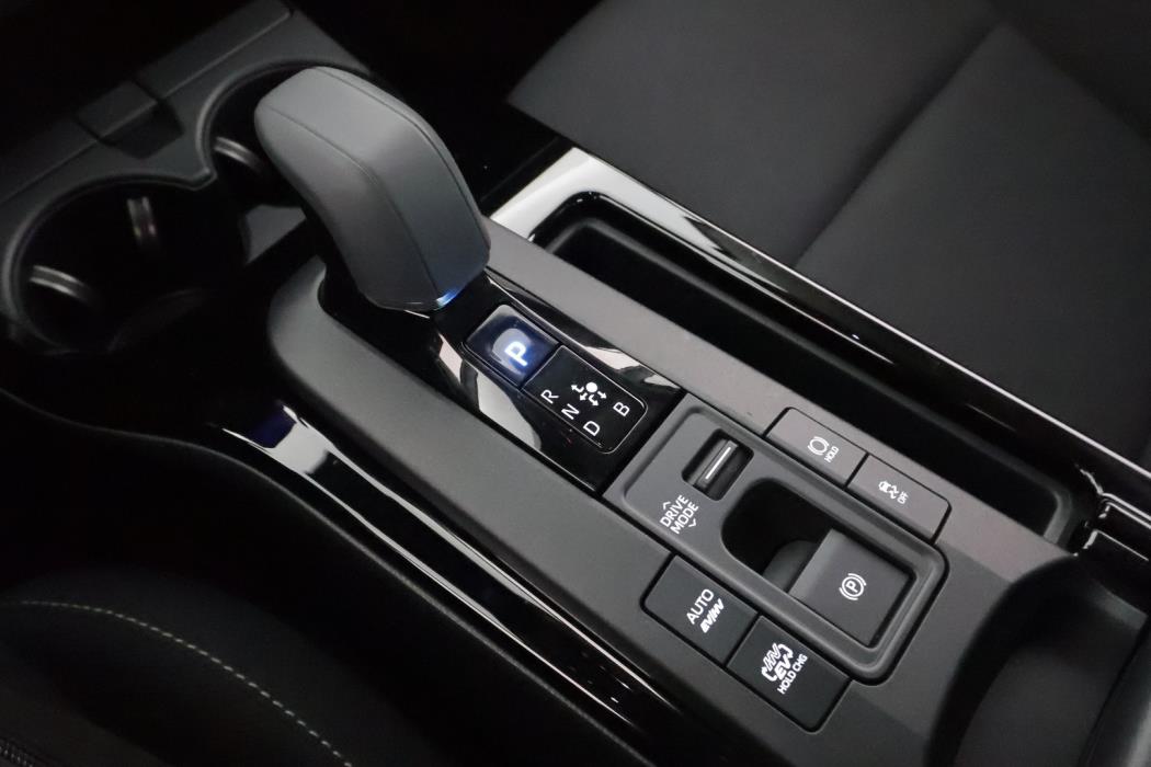 TOYOTA Prius Plug-in 2024