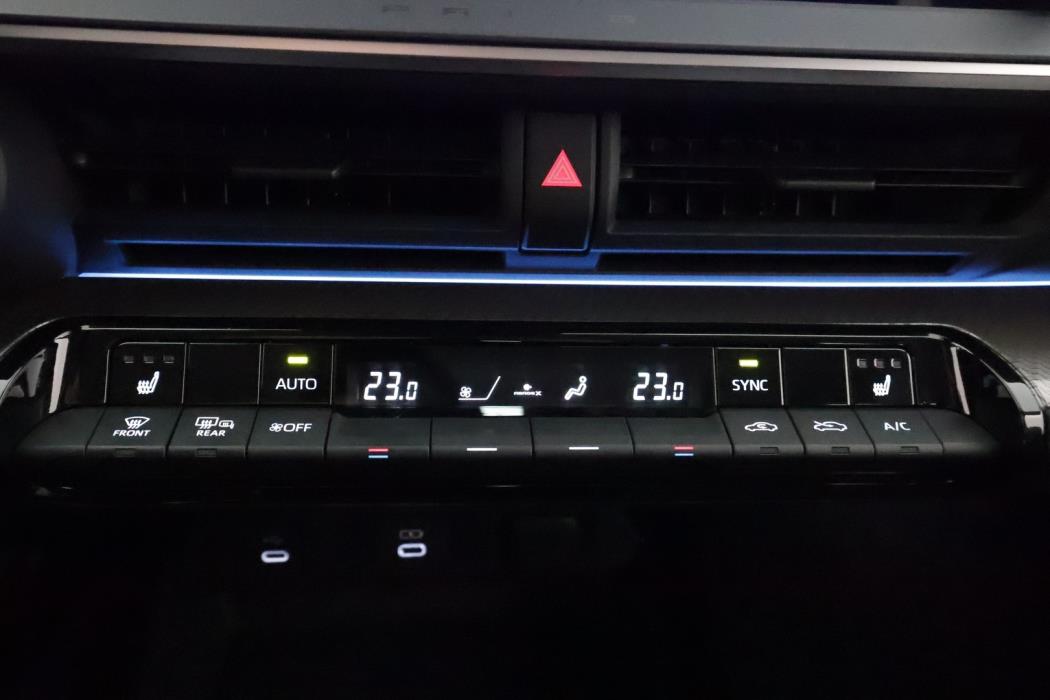 TOYOTA Prius Plug-in 2024