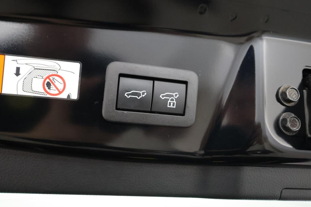 TOYOTA Prius Plug-in 2024