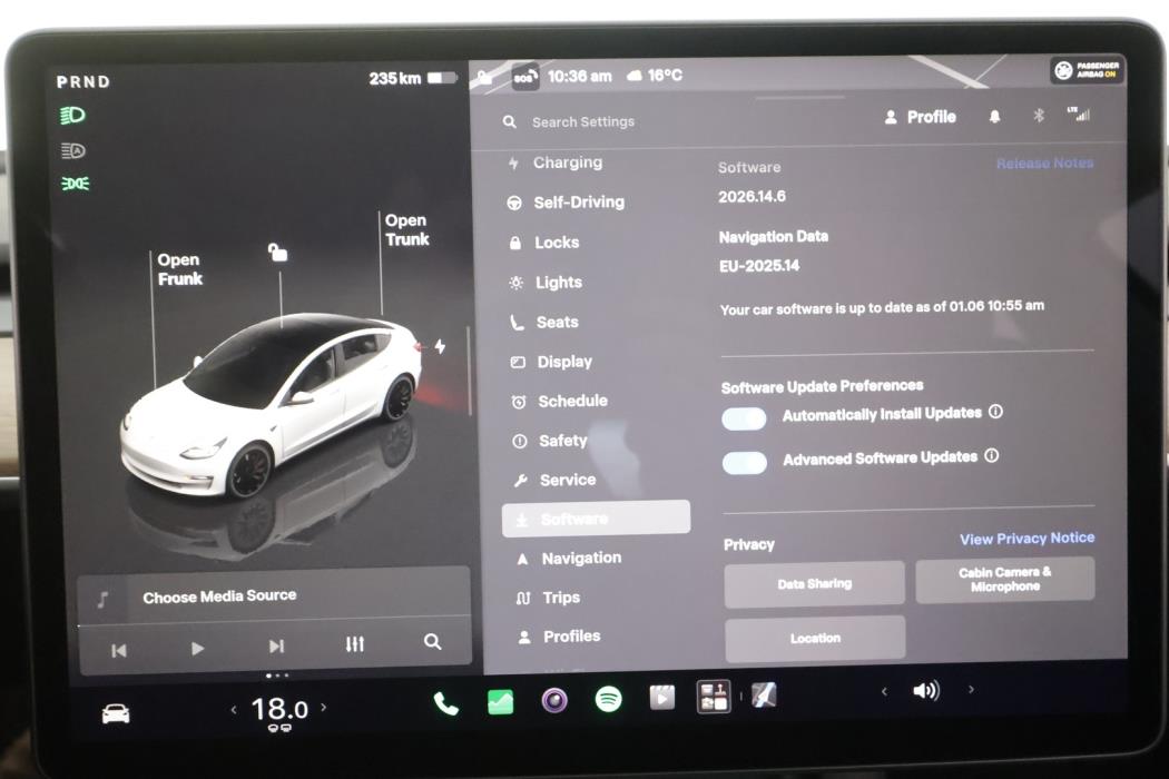 TESLA MODEL 3 2023