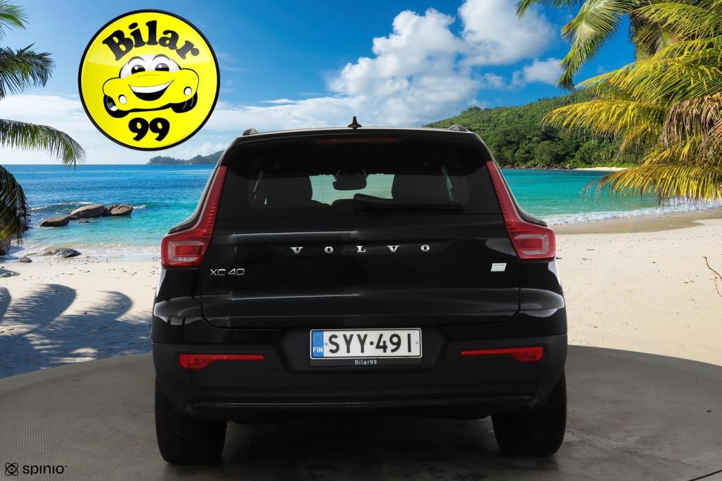 VOLVO XC40 2023