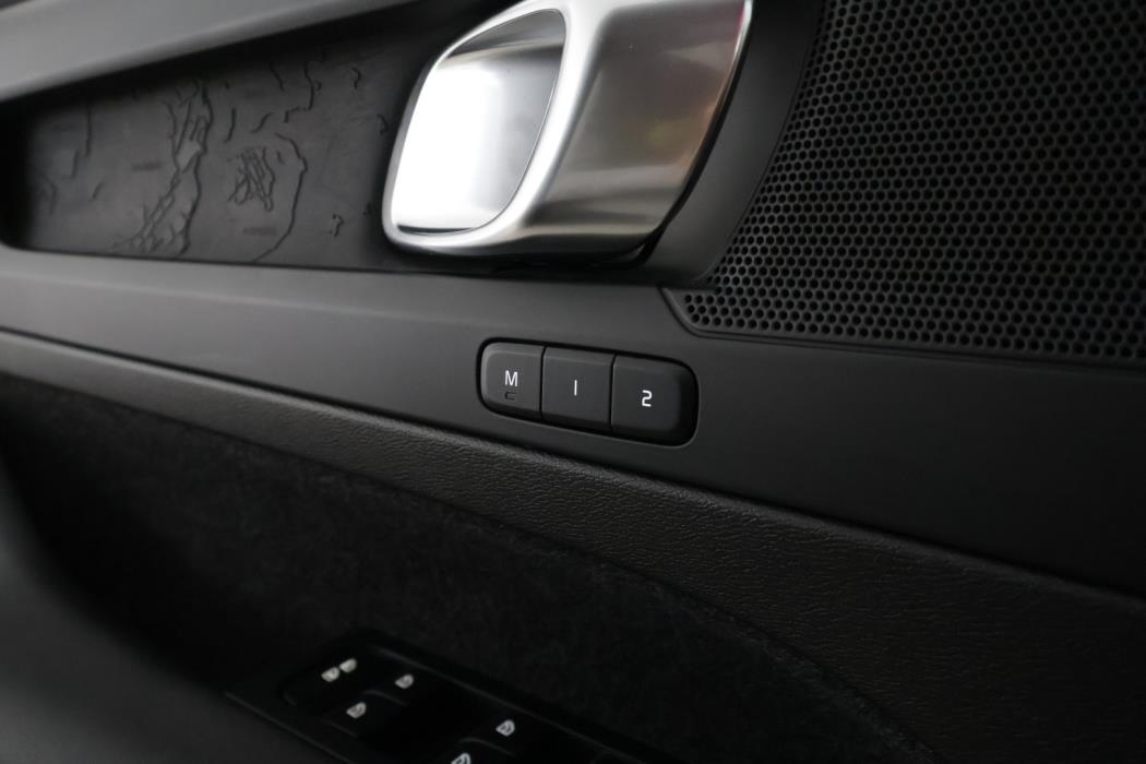 VOLVO C40 2023