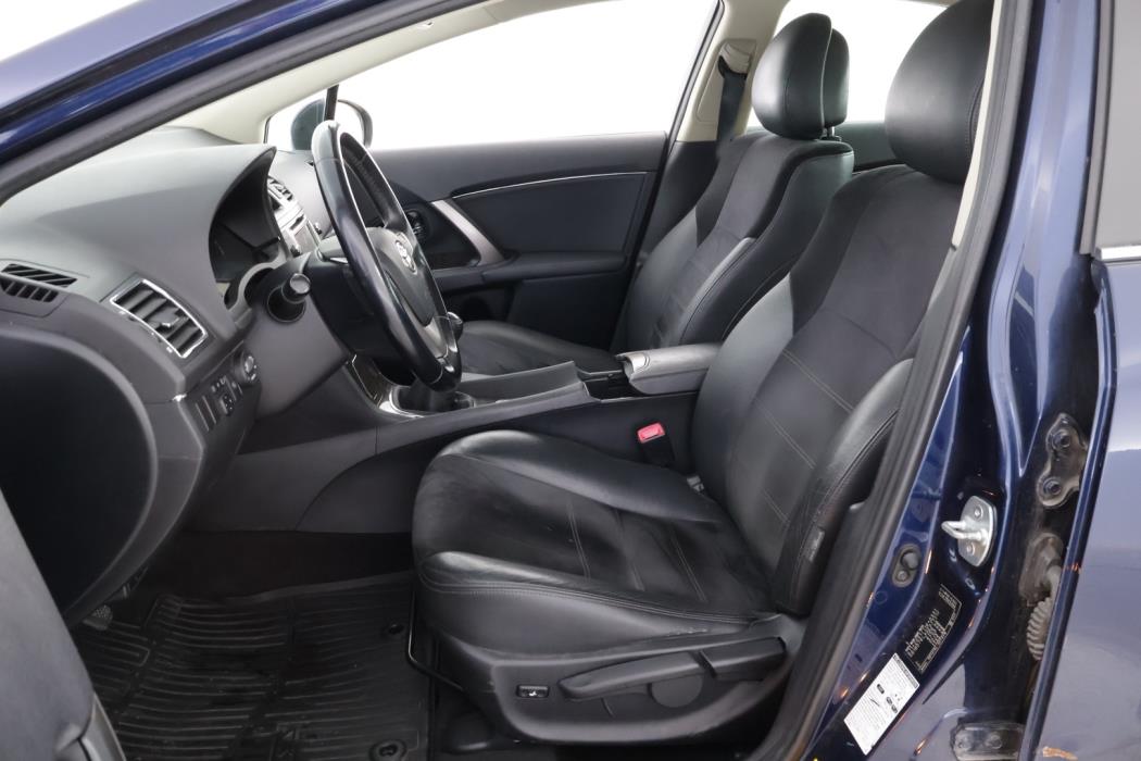 TOYOTA Avensis 2012