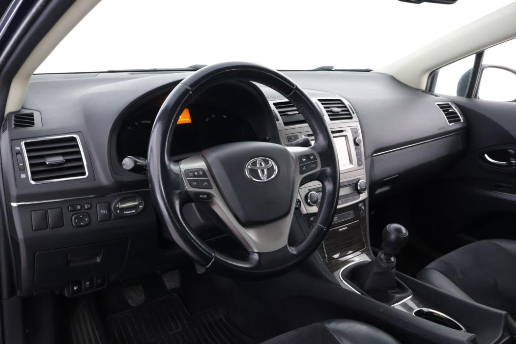 TOYOTA Avensis 2012