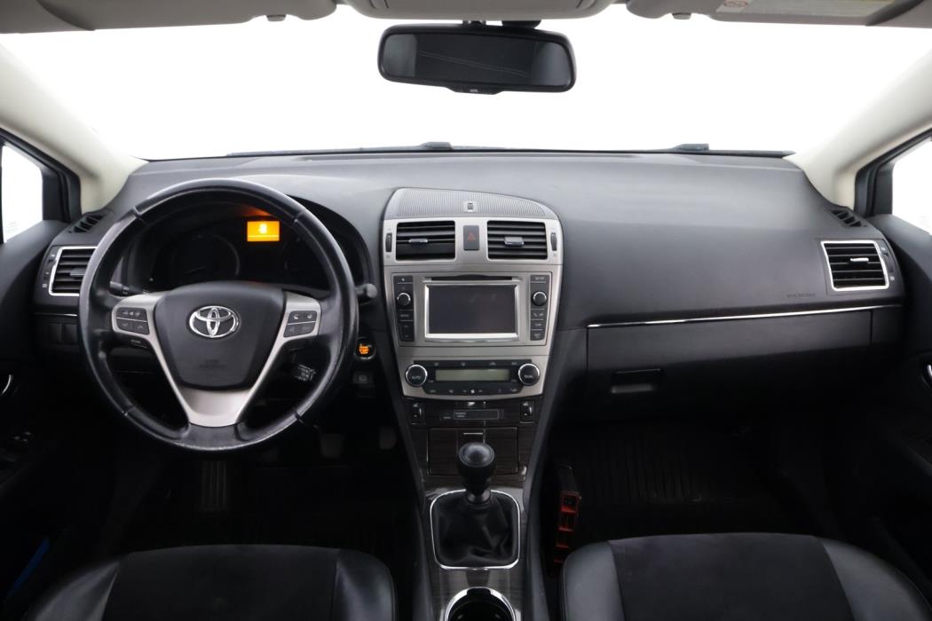TOYOTA Avensis 2012