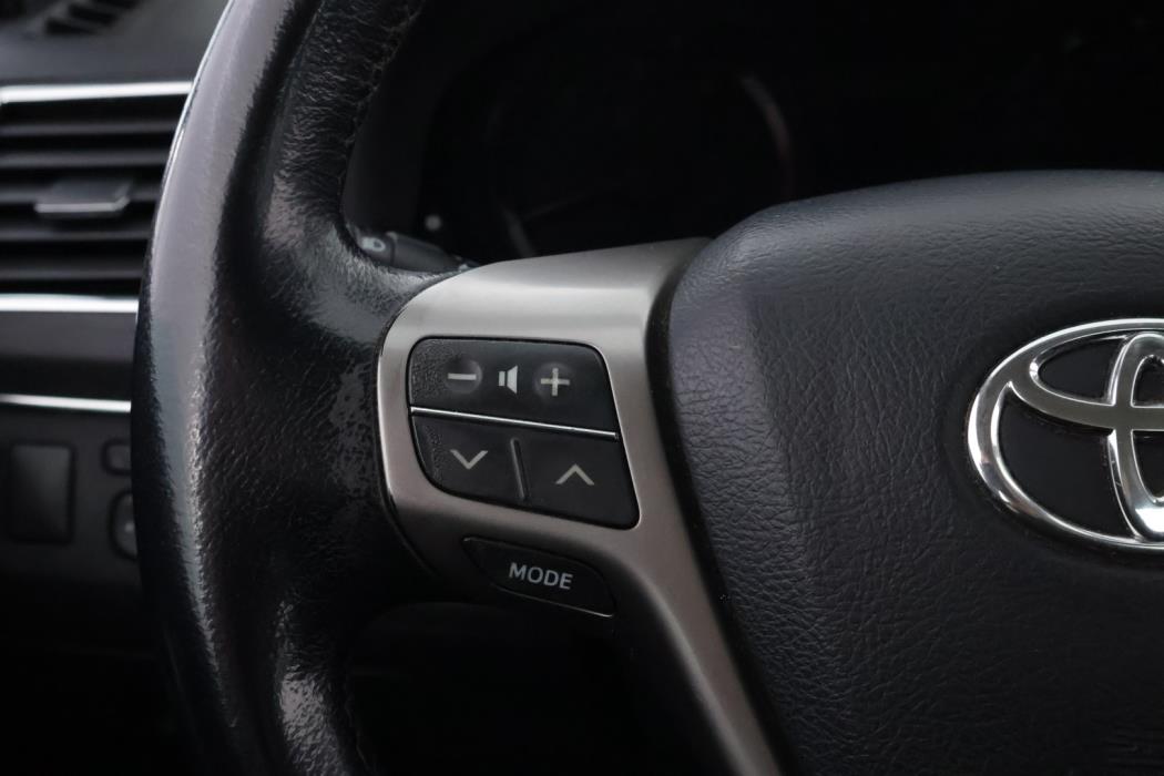 TOYOTA Avensis 2012