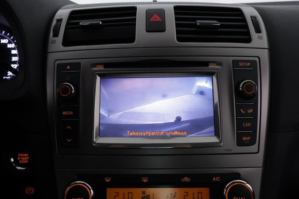 TOYOTA Avensis 2012