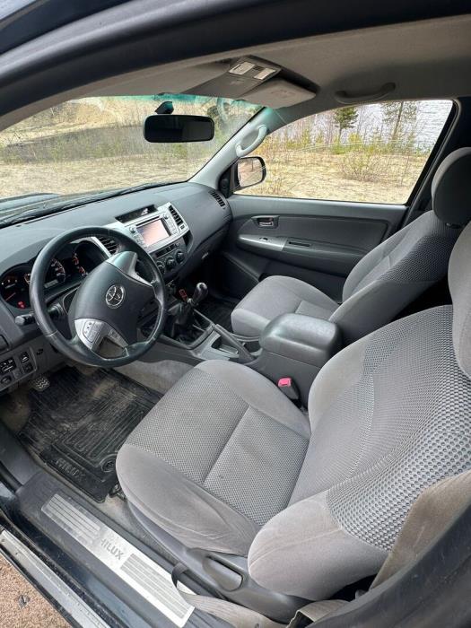 TOYOTA Hilux 2013