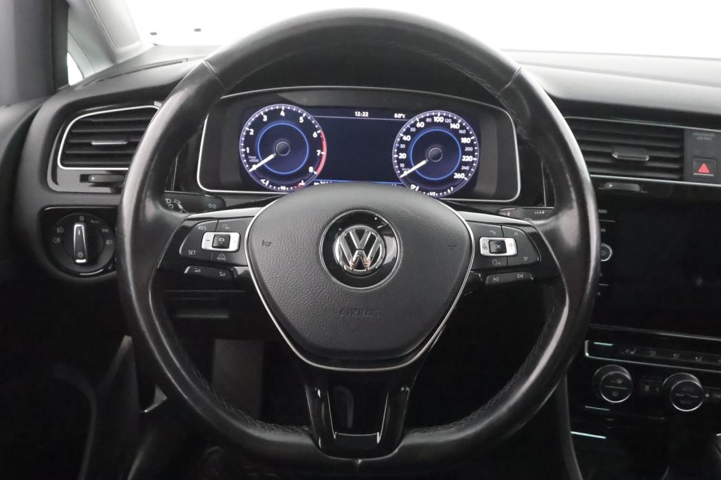 VOLKSWAGEN Golf 2018