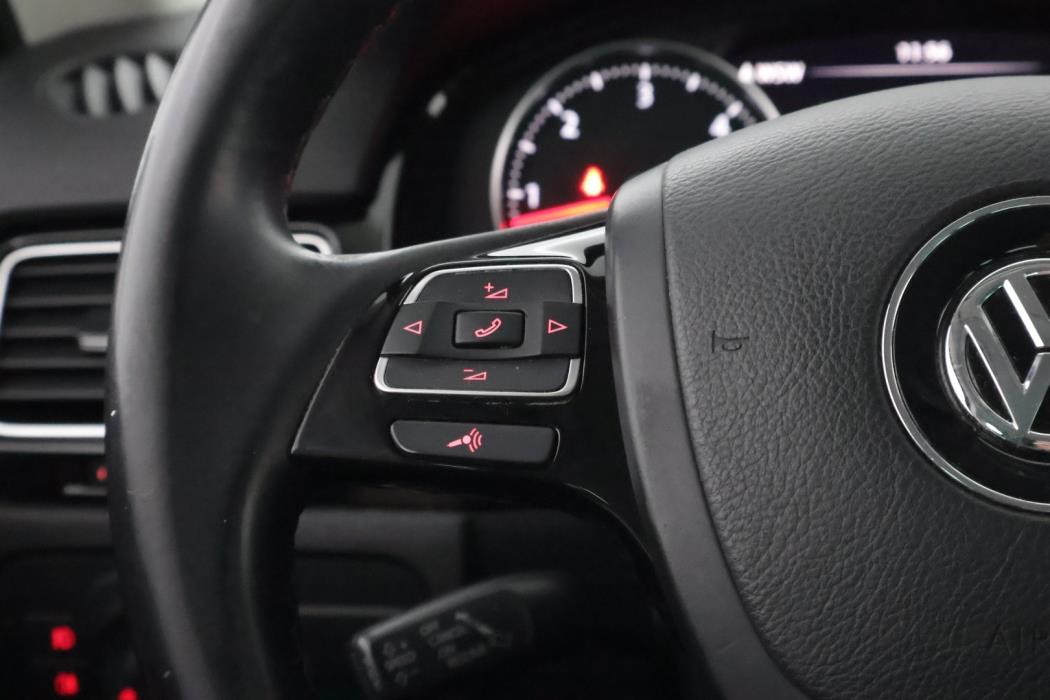 VOLKSWAGEN Touareg 2011