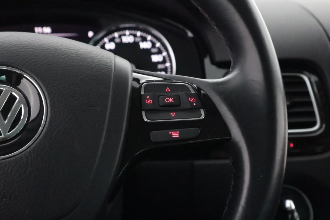 VOLKSWAGEN Touareg 2011