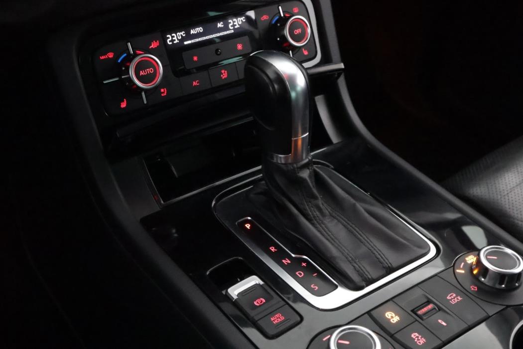 VOLKSWAGEN Touareg 2011