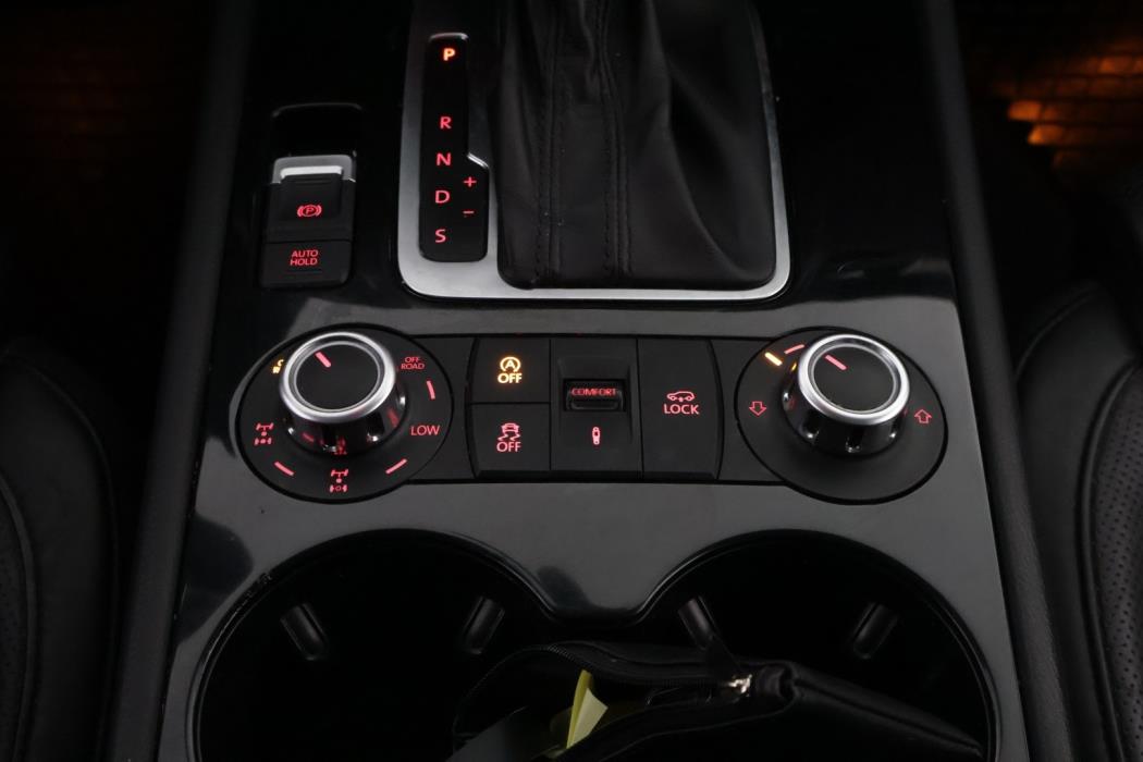 VOLKSWAGEN Touareg 2011