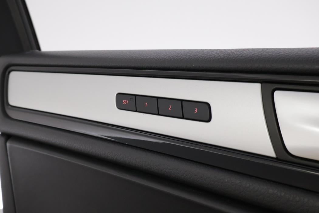 VOLKSWAGEN Touareg 2011