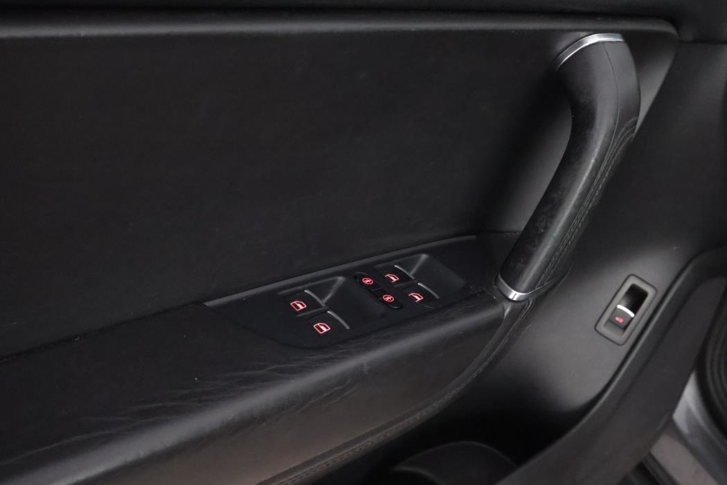 VOLKSWAGEN Touareg 2011