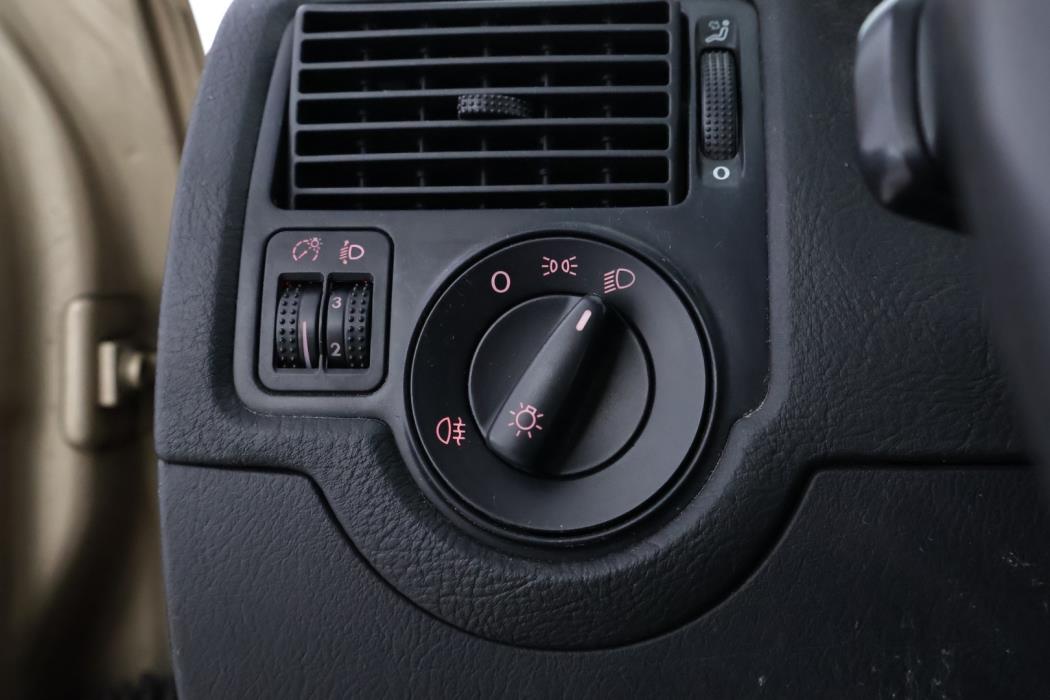 VOLKSWAGEN Golf Variant 2003