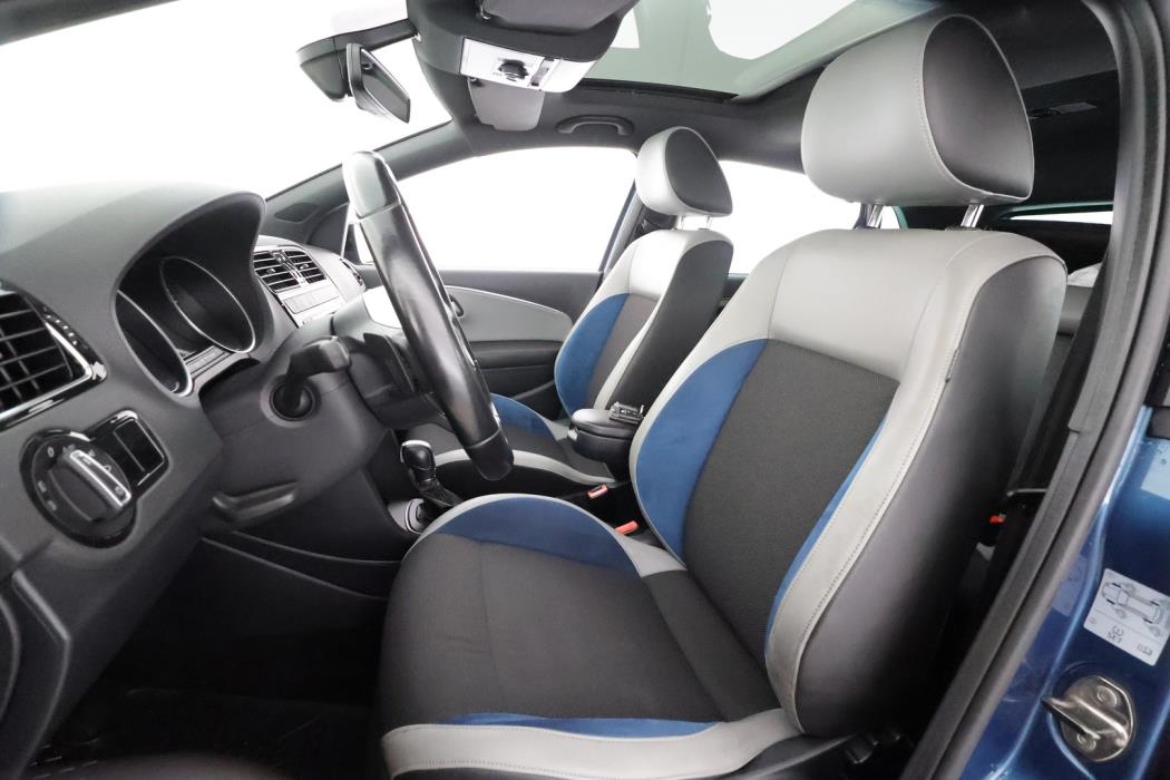 VOLKSWAGEN Polo 2015