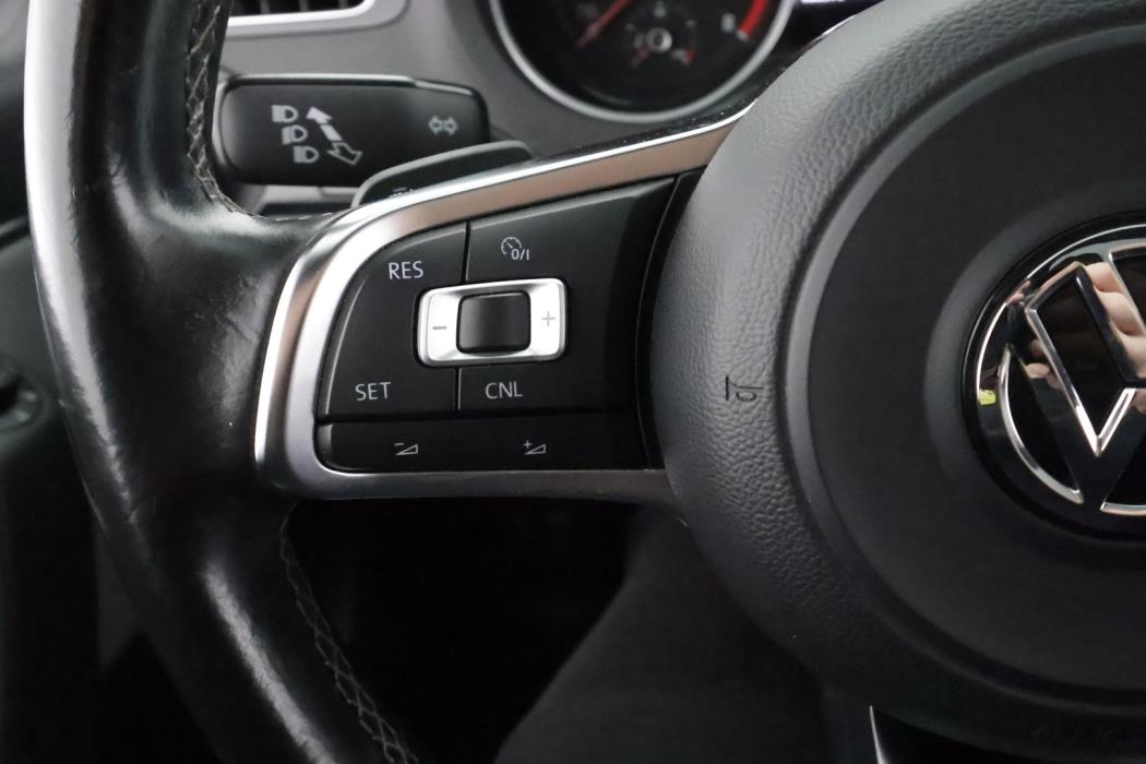 VOLKSWAGEN Polo 2015