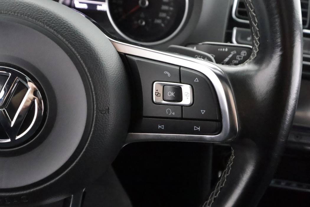VOLKSWAGEN Polo 2015