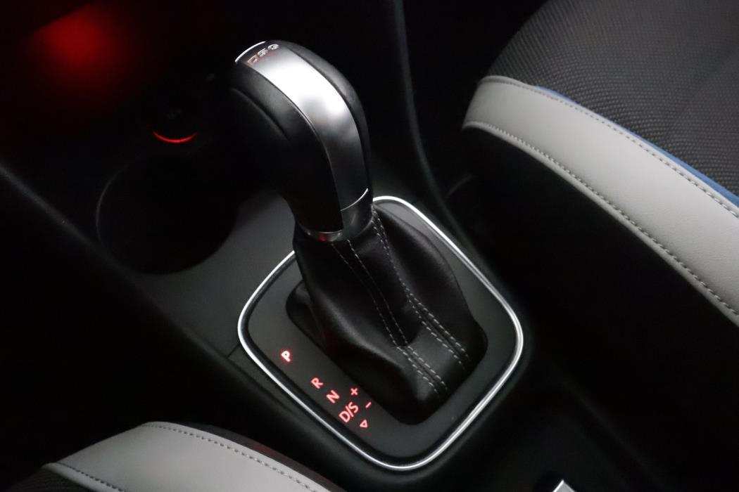 VOLKSWAGEN Polo 2015