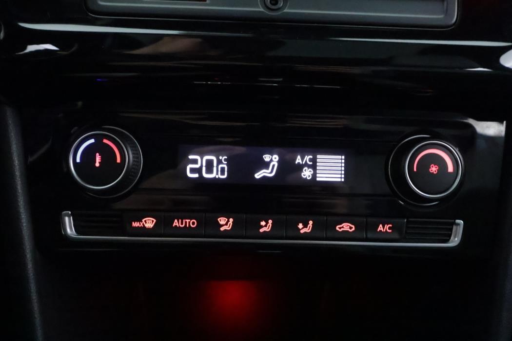 VOLKSWAGEN Polo 2015