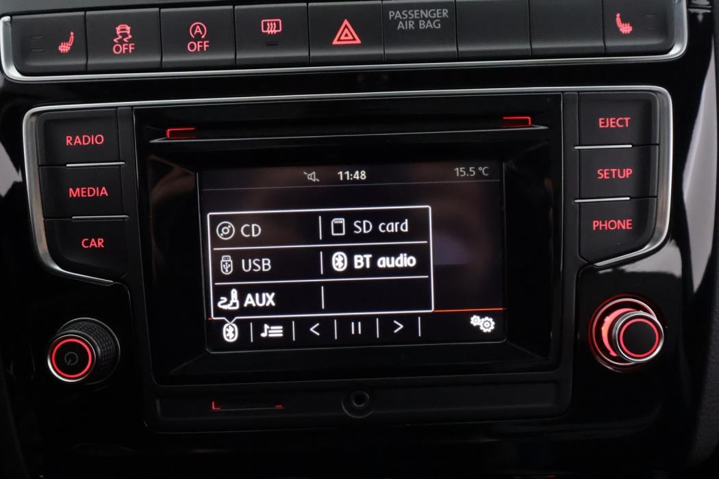 VOLKSWAGEN Polo 2015