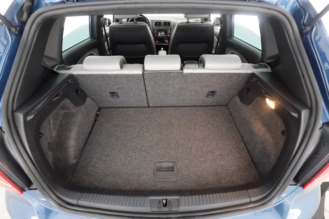 VOLKSWAGEN Polo 2015