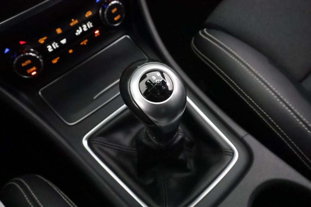 MERCEDES-BENZ A 2016