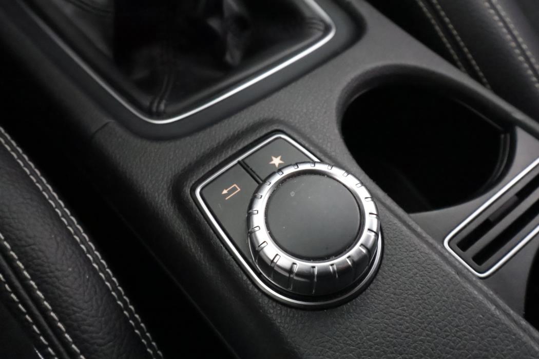 MERCEDES-BENZ A 2016