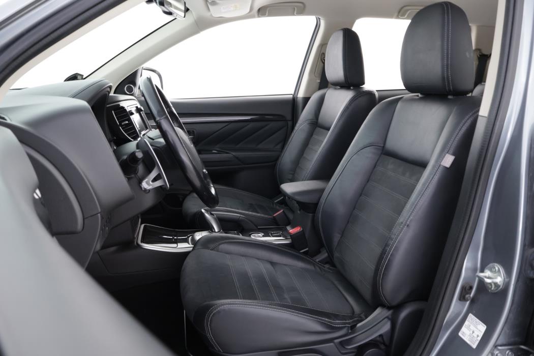 MITSUBISHI OUTLANDER PHEV 2016