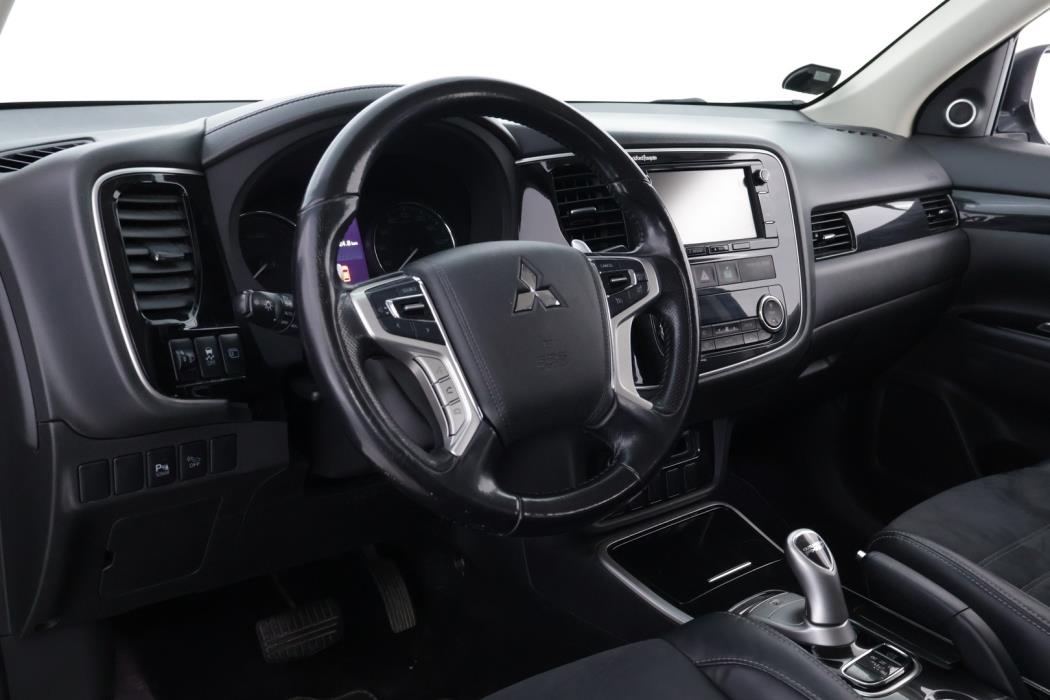 MITSUBISHI OUTLANDER PHEV 2016