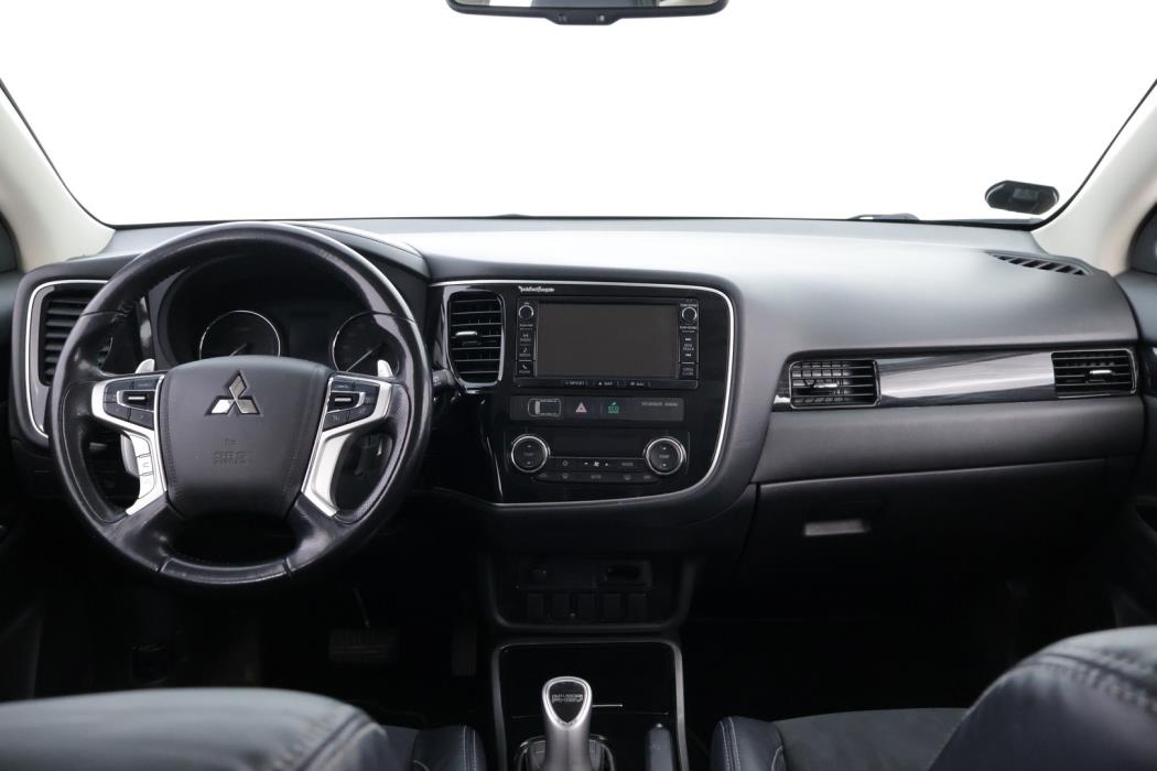 MITSUBISHI OUTLANDER PHEV 2016