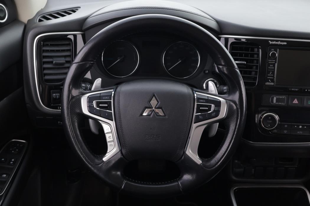 MITSUBISHI OUTLANDER PHEV 2016