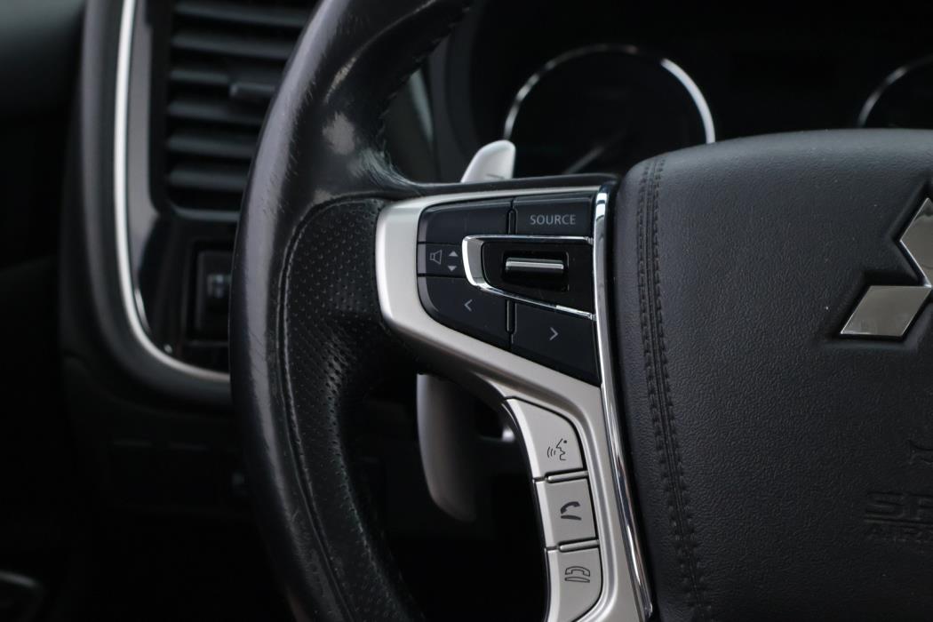 MITSUBISHI OUTLANDER PHEV 2016