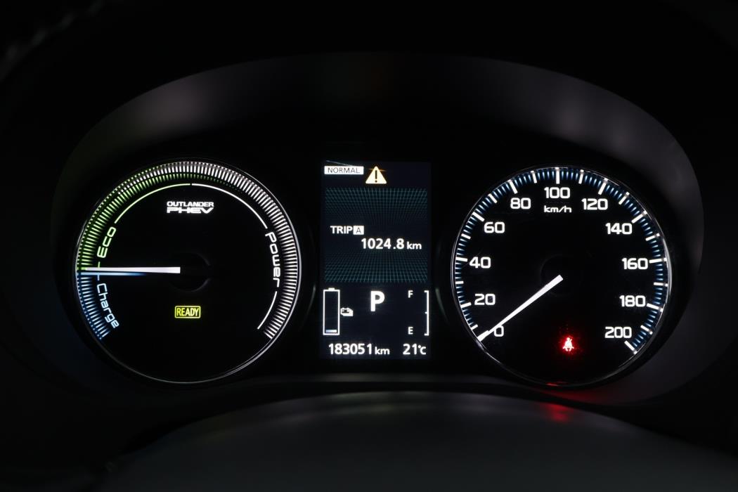 MITSUBISHI OUTLANDER PHEV 2016
