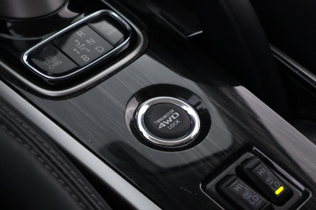 MITSUBISHI OUTLANDER PHEV 2016