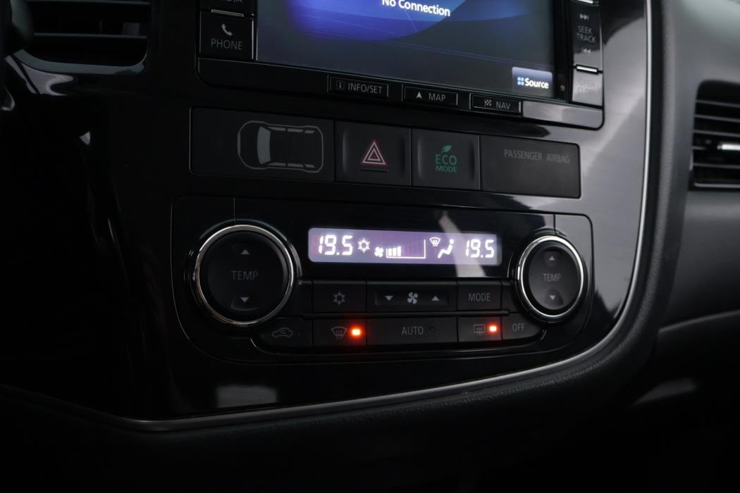 MITSUBISHI OUTLANDER PHEV 2016
