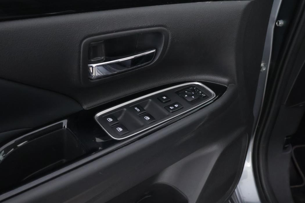 MITSUBISHI OUTLANDER PHEV 2016