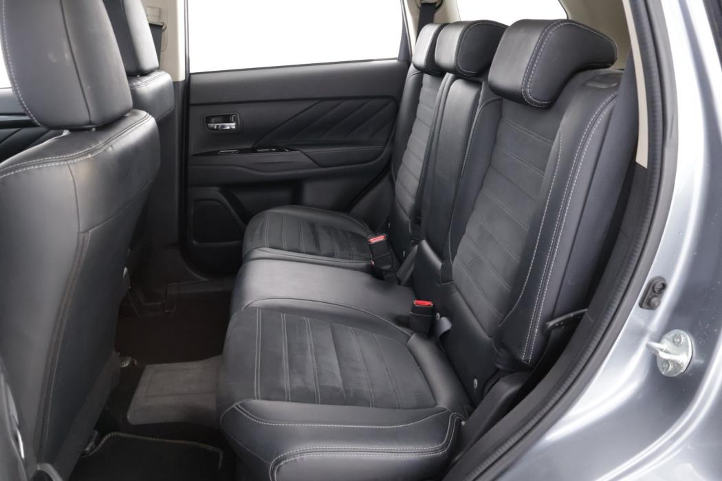 MITSUBISHI OUTLANDER PHEV 2016