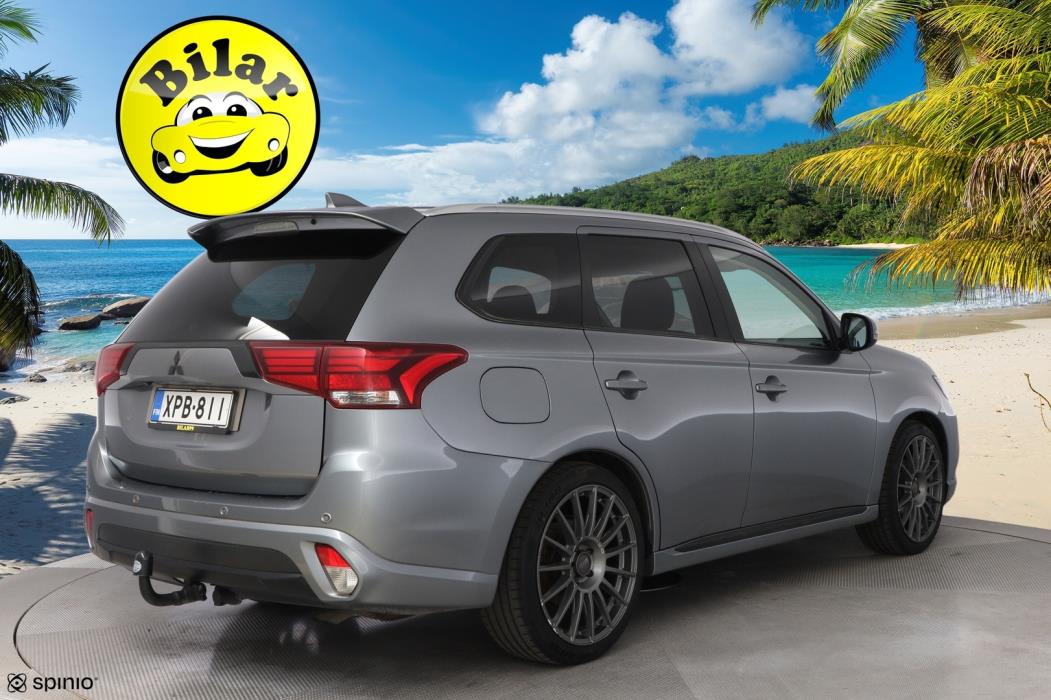 MITSUBISHI OUTLANDER PHEV 2016