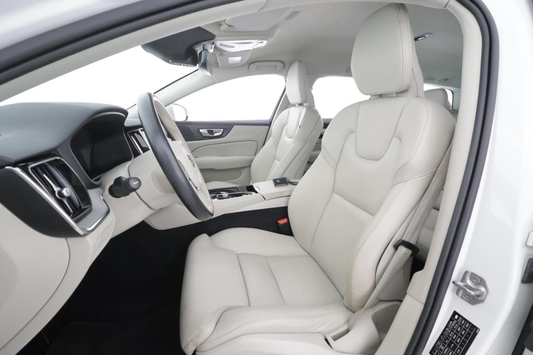 VOLVO V60 2022